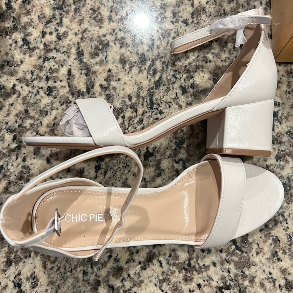 Women’s open toed chunky heel sandals